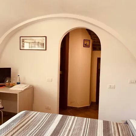 Casa Isetta & La Casetta Degli Dei Apartment *